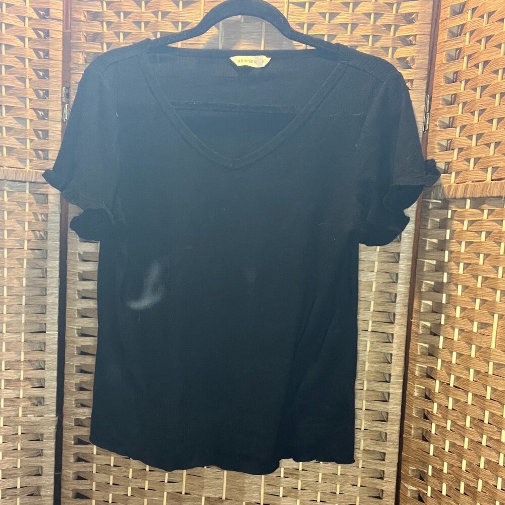 ARWSER | Black | Ribbed V-Neck Short Sleeve T-Shirt